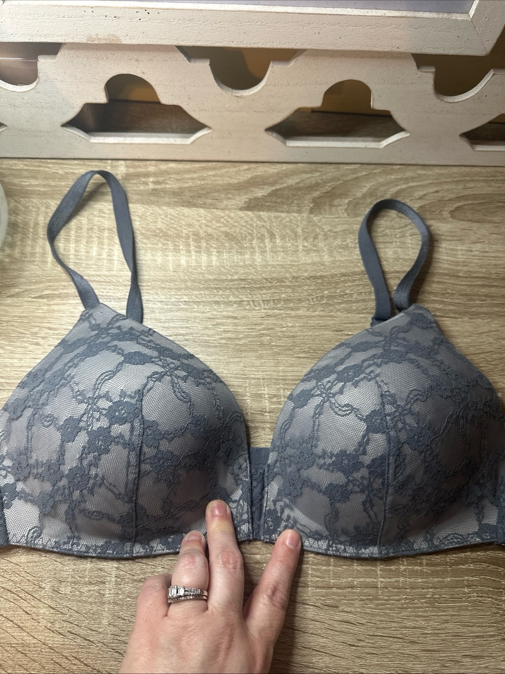 Victoria’s Secret Gray Lace No Wire Size 36C